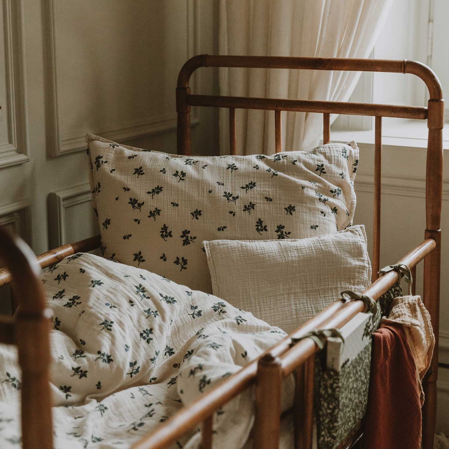 Garbo&Friends Blueberry Muslin Cot Bed Set