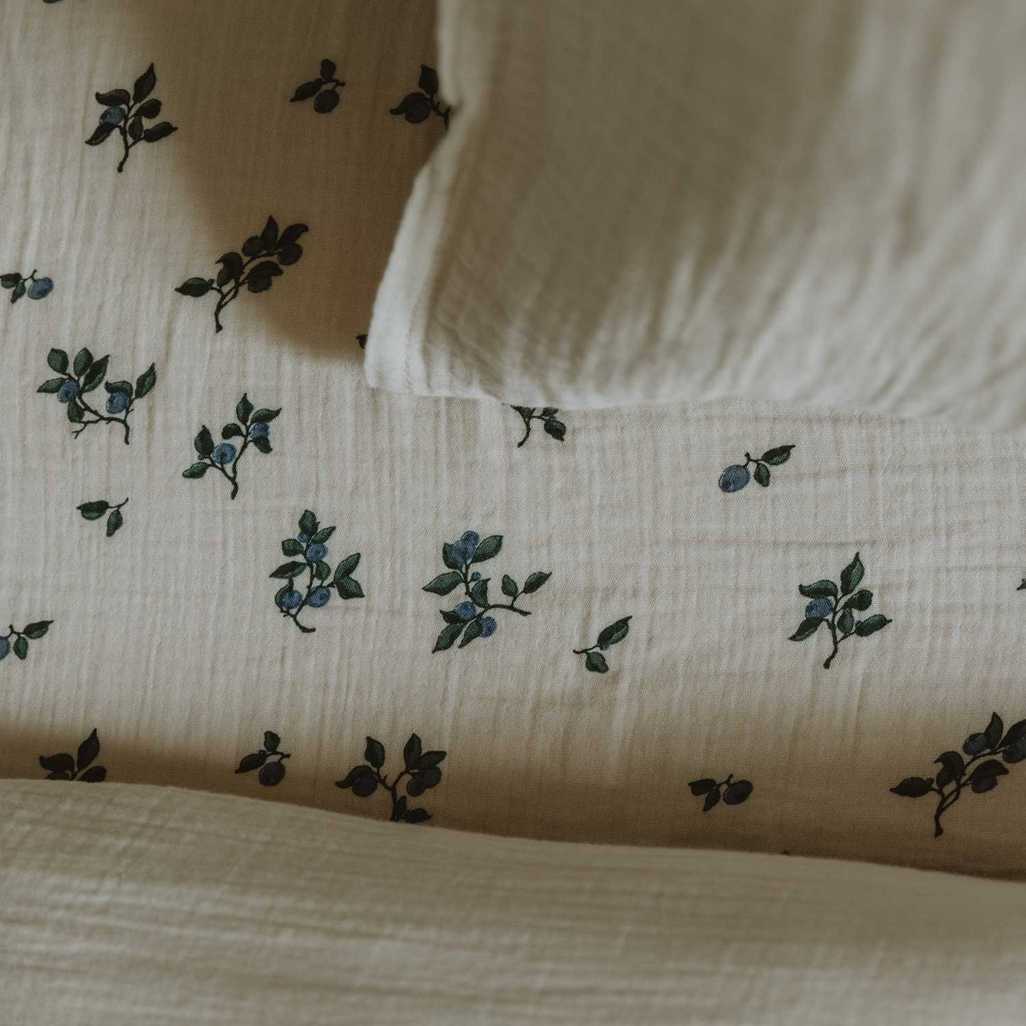 Garbo&Friends Blueberry Muslin Cot Fitted Sheet