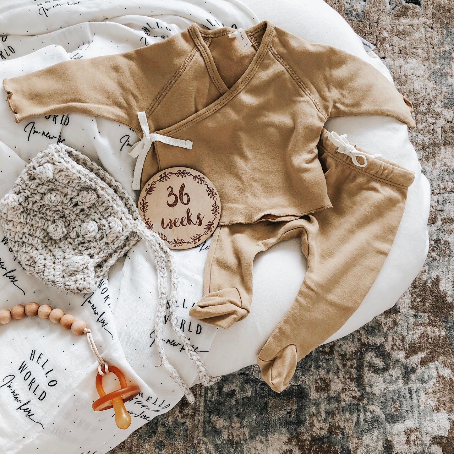 Wooden pregnancy milestone card discs - Wreath