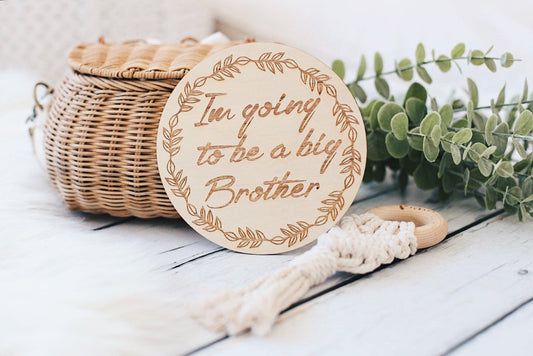 Single wooden discs - Wreath - "I'm going to be a big brother"