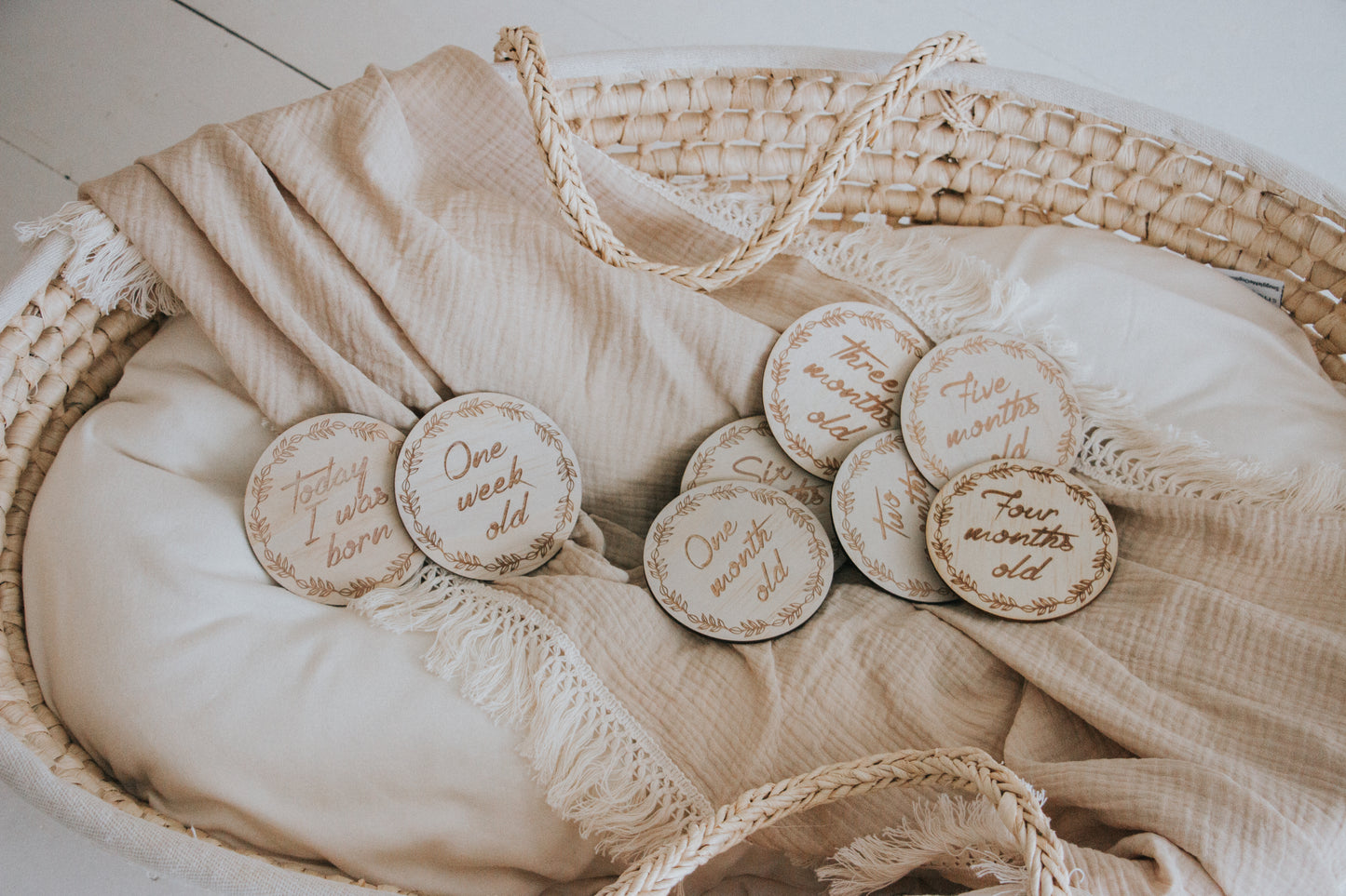 Wooden month milestone discs - Wreath