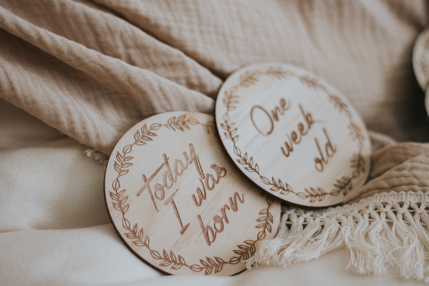Wooden month milestone discs - Wreath