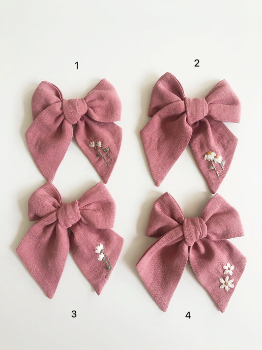Mini Traditional Embroidered Bow - Rouge